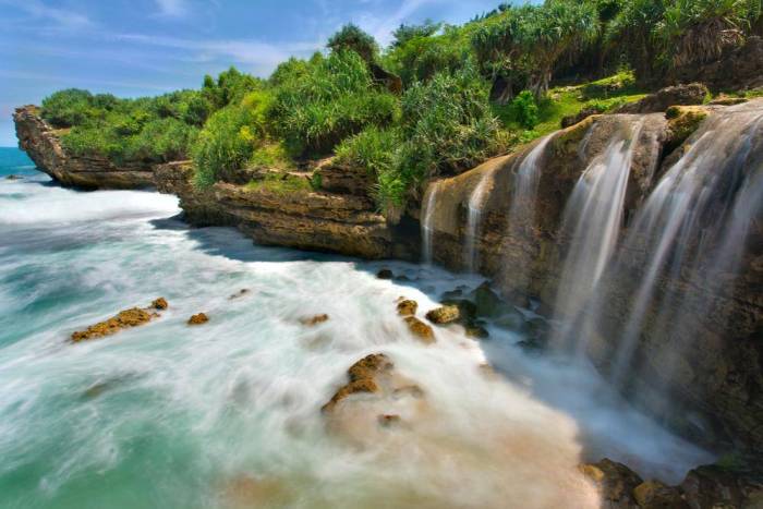 Terjun waterfalls sukabumi curug rinjani authentic