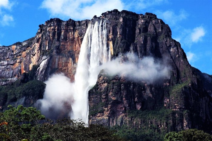 Air terjun tertinggi di dunia terletak di negara