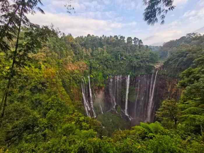 Pesona Grojogan Sewu Air Terjun Seribu Curahan