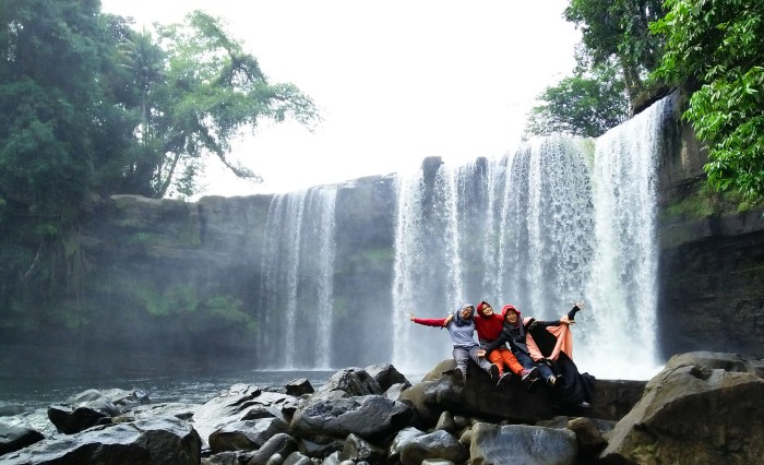 Air Terjun Riam Merasap Pesona Alam Kalimantan