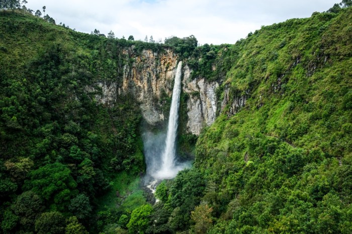 Air terjun sipiso piso