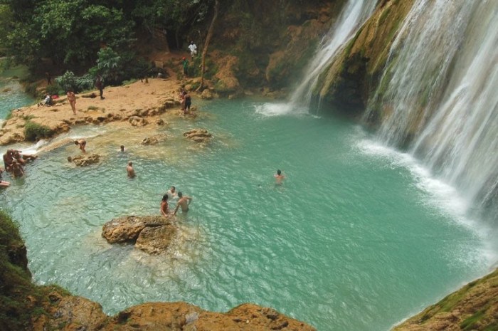 Pesona Air Terjun di Maros Keindahan Alam Sulawesi Selatan