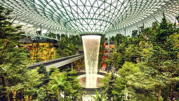 Bandara Singapura Air Terjun Impian Futuristik