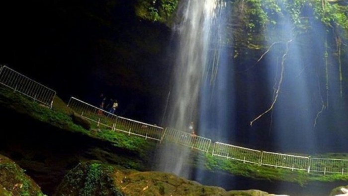 Air terjun lubuak bulan