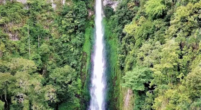 Air Terjun Pancuran Rayo Pesona Alam Indonesia