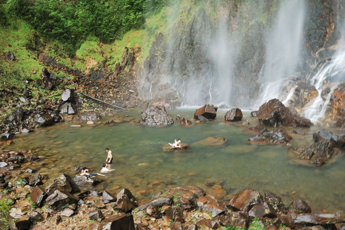 Air Terjun Lembah Pelangi Pesona Alam yang Memikat