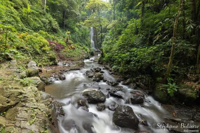 Air terjun melanting