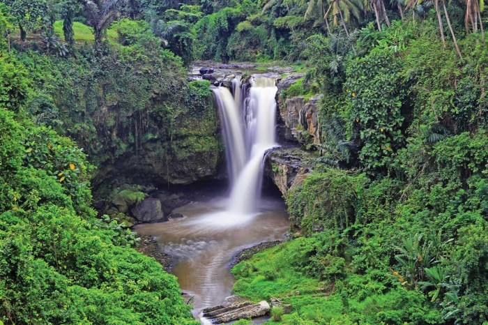 Tegenungan waterfall