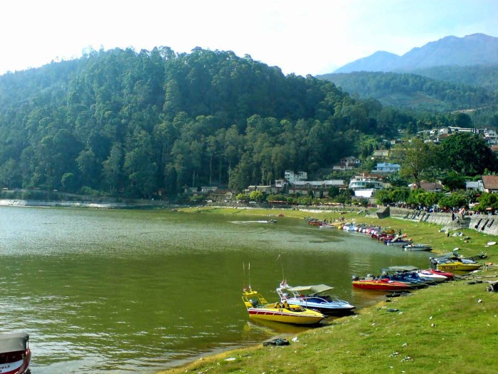 Pesona Air Terjun Sarangan Keindahan Alam Jawa Timur