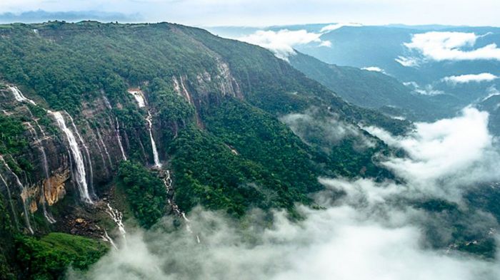 Pesona Air Terjun Tujuh Bidadari